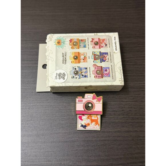 Disney Accessories - Disney Cats & Dogs Camera Sliding Blind Box Enamel Pin - The Aristocats